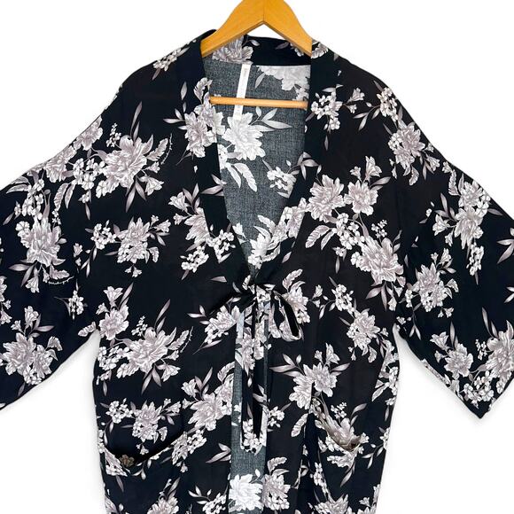 Spiritual Gangster Women's Maya Floral Kimono OS Black Gray Floral 3/4 Sleeve - Picture 2 of 11
